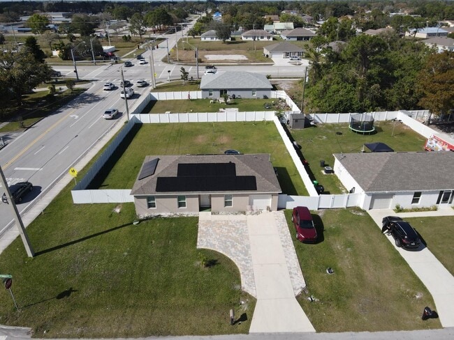 Building Photo - 402 NE Mainsail St