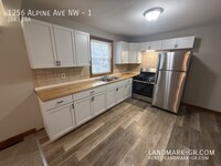 Building Photo - Spacious 2 Bed, 1 Bath – Updated & Ready t...