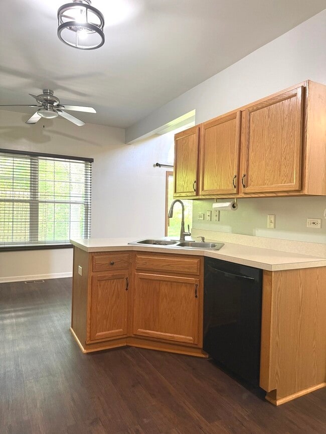 Building Photo - 4013 Oak Tree Ln