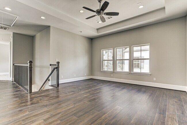 Building Photo - 4859 Benning Dr