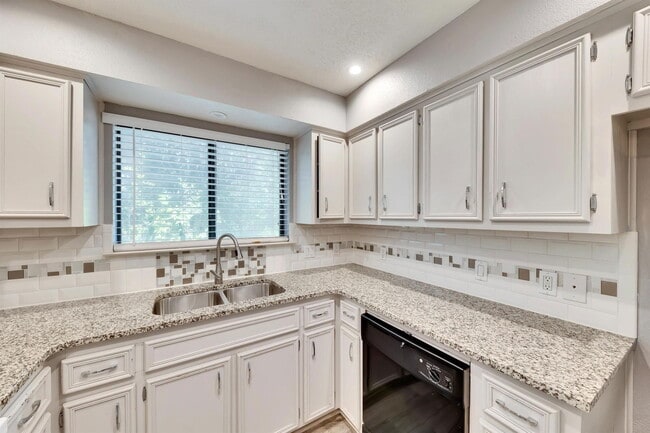 Building Photo - 1207 Gingerlily Cove