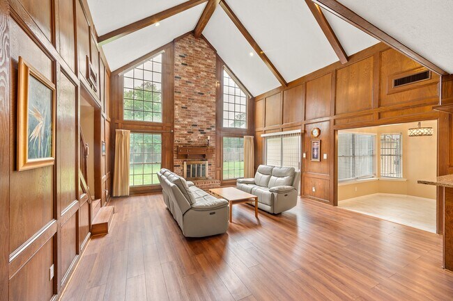 Building Photo - 18107 Shadow Valley Dr