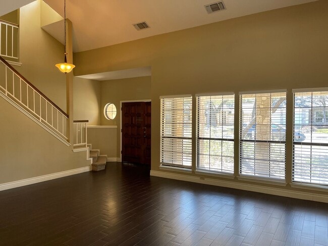 Building Photo - 13731 Oak Pebble