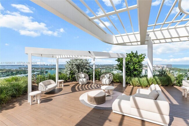 Building Photo - 580 72nd St