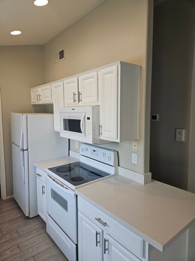 Building Photo - 7520 E Earll Dr