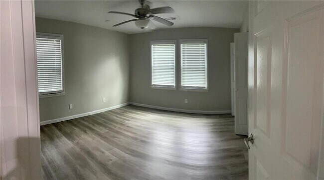 Building Photo - 3258 Raymond Dr