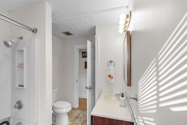 Building Photo - 36 Kulig St