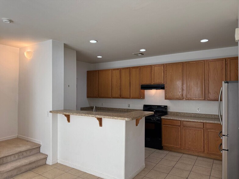 Building Photo - 281 W Paseo Celestial