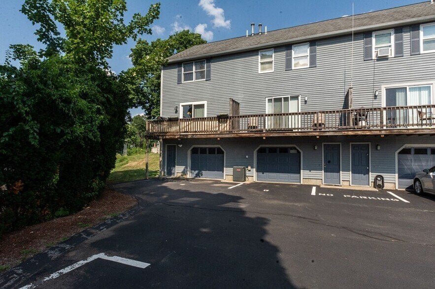 Building Photo - 52 Huntoon Ave