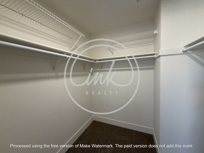 Building Photo - Newly Renovated 3 Bedroom Townhome