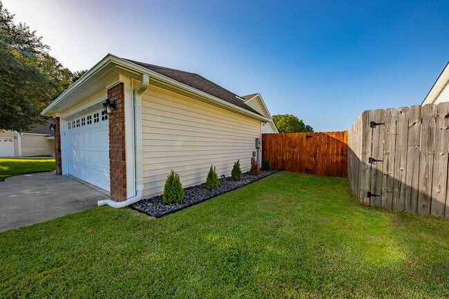 Partial Fence: Separates the front and back yard - 122 Sellhorn Blvd
