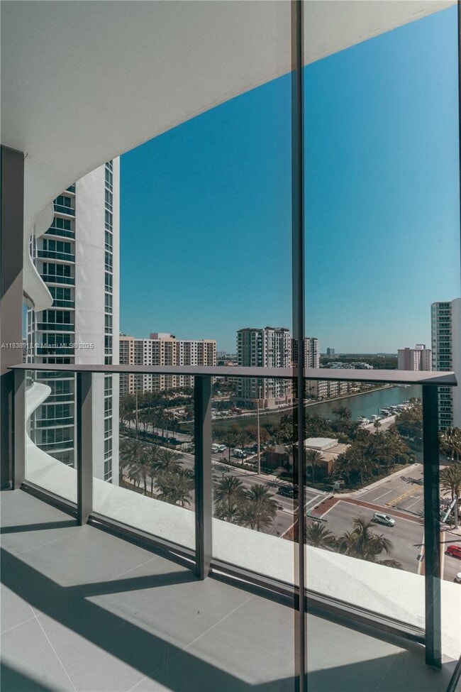 Building Photo - 15701 Collins Ave
