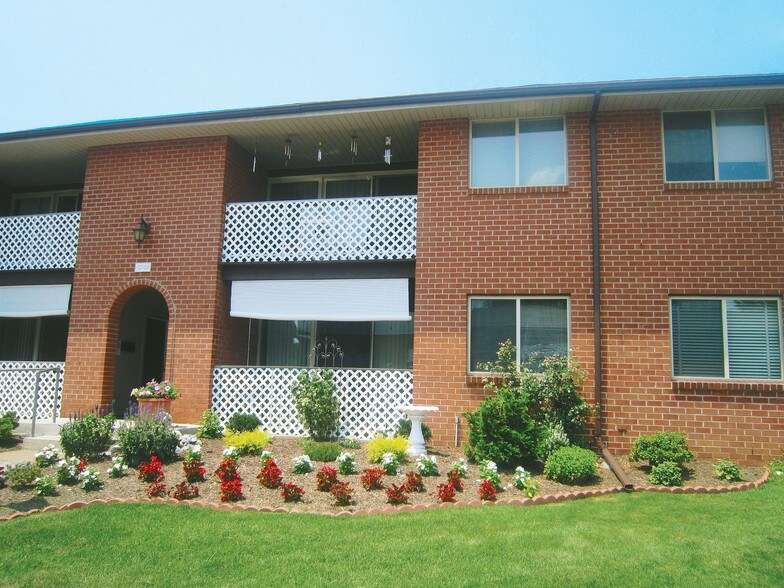 Delbrook Manor Apartments 520 Breezewood Ct Mechanicsburg PA 17050