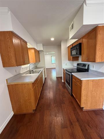 Building Photo - 935 Golden Trophy Dr