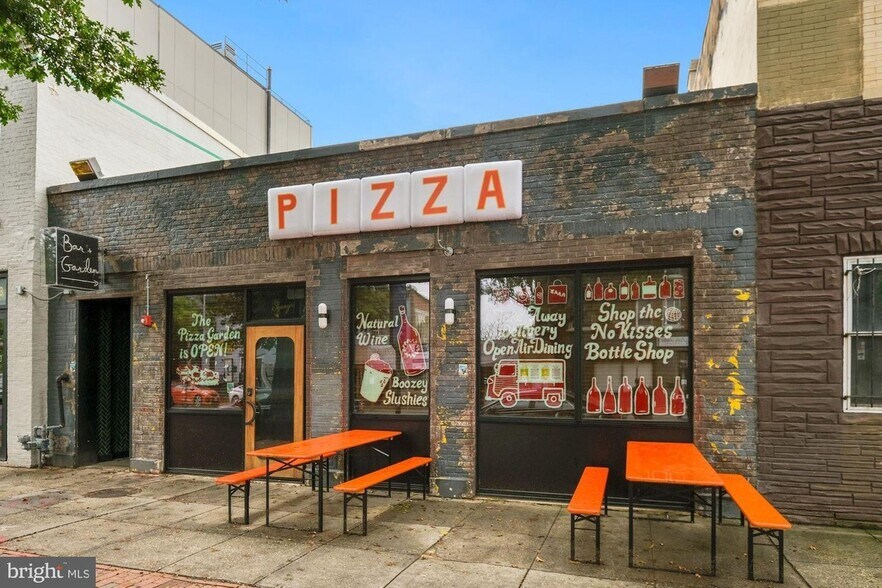 Neighborhood pizza joint - 616 Lamont St NW