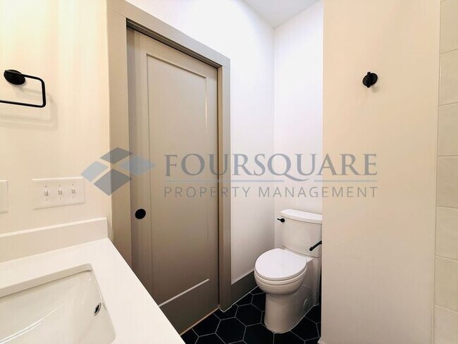 Building Photo - Modern 4-Bed / 4 Bath Townhome with Fireplace, Outdoor Spaces & Fenced Yard – Inside the Beltline...