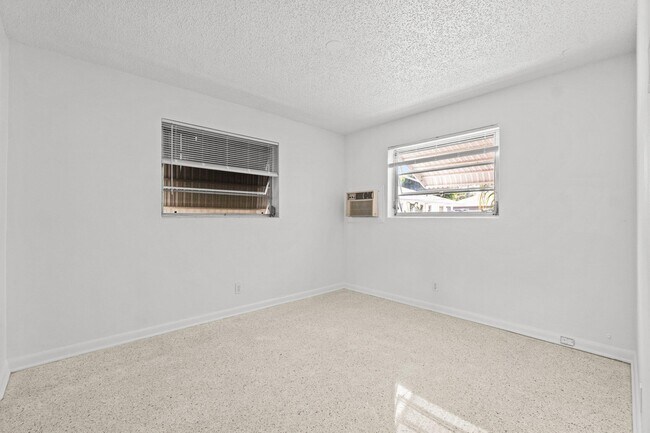 Building Photo - 211 Sunrise Ave