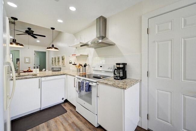 Building Photo - 2756 Carnation Ct