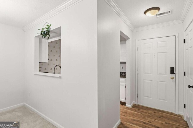 Building Photo - 24307 Plantation Dr NE