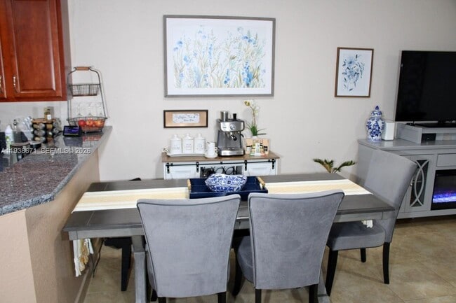 Building Photo - 5954 Royal Way