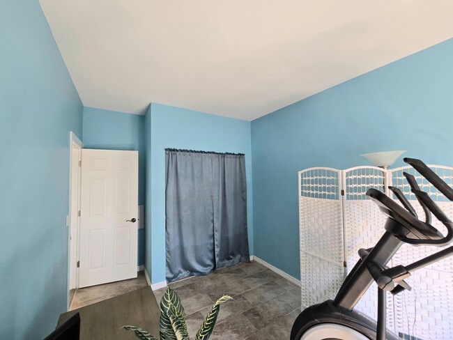 Building Photo - 6121 Lakefront Dr