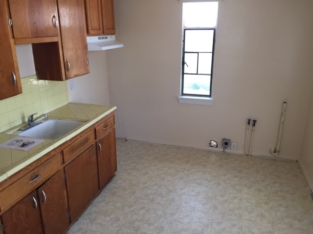 Building Photo - 2 Bed 1 Bath Duplex close to Ft. Bliss