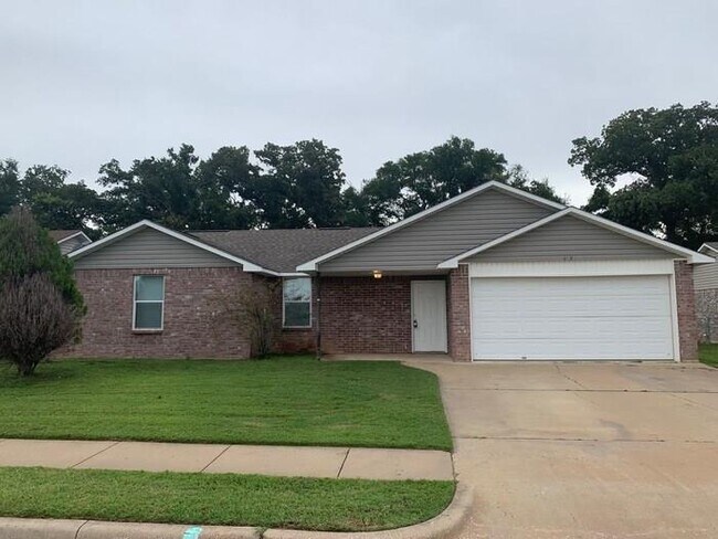 Primary Photo - Granbury 3/2/2 coming soon!!