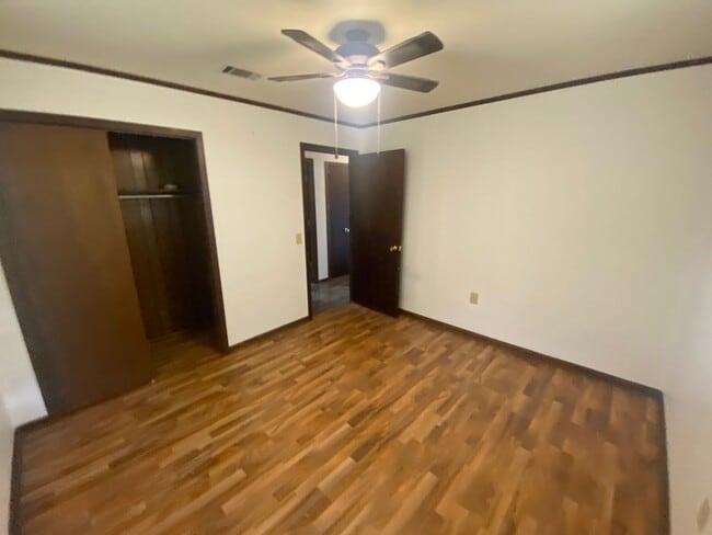 Building Photo - 115 Blair St