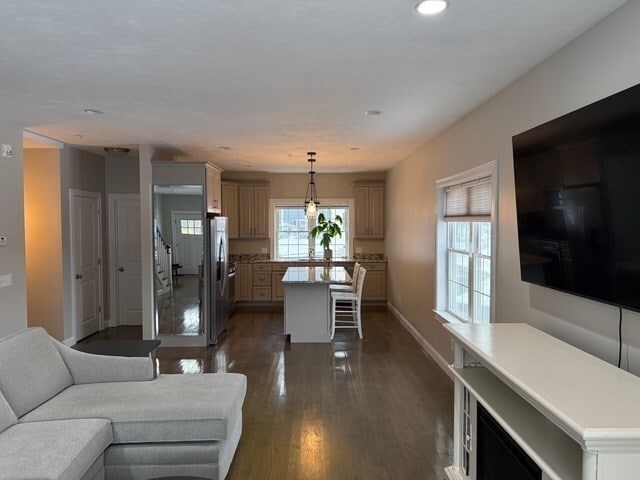 Building Photo - 176 Main St