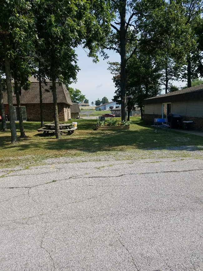 Ten Oaks 6221 Bayer Cir Carterville IL 62918 Apartment Finder