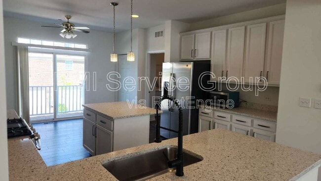 Building Photo - 4444 Monroe Ct