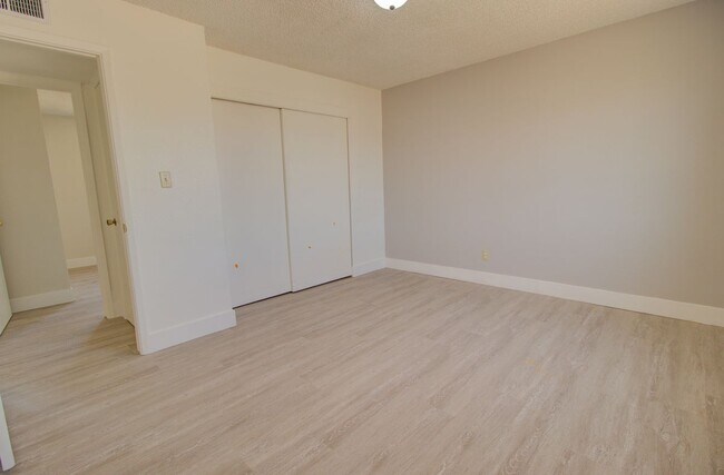 Building Photo - 518 W Battaglia Rd