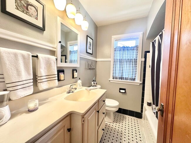 Building Photo - 2630 N 67th St