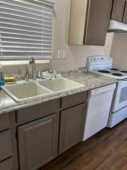 Building Photo - 172443-172466 W 66th Ln