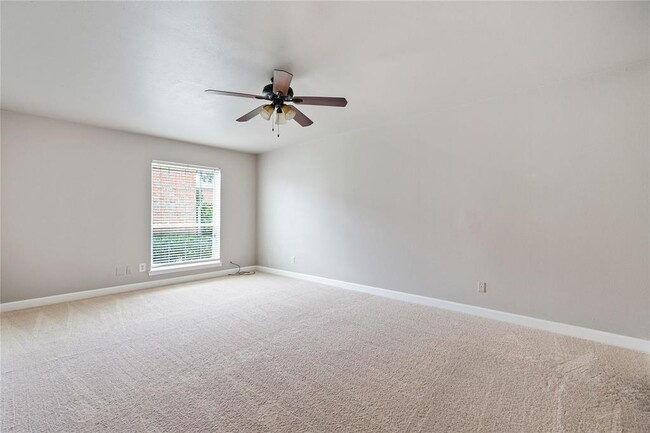 Building Photo - 4010 Ridglea Country Club Dr