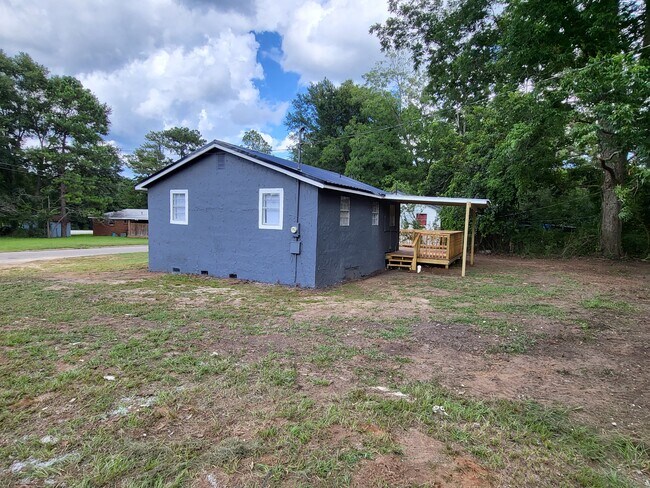 Building Photo - 105 Baxter St