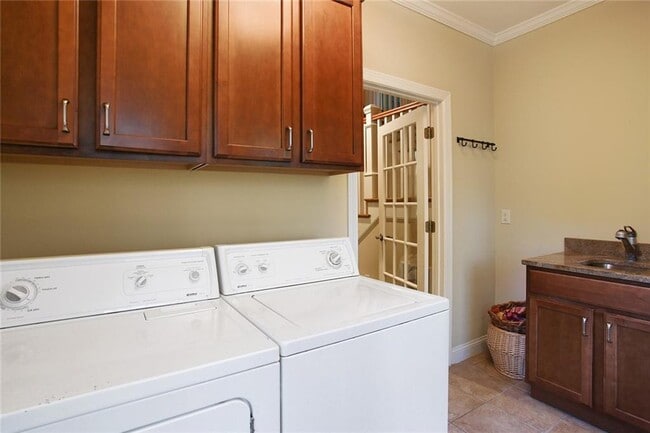 Building Photo - 1084 Country Ln NE
