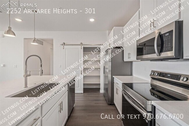 Building Photo - 2252 Arikaree Hts