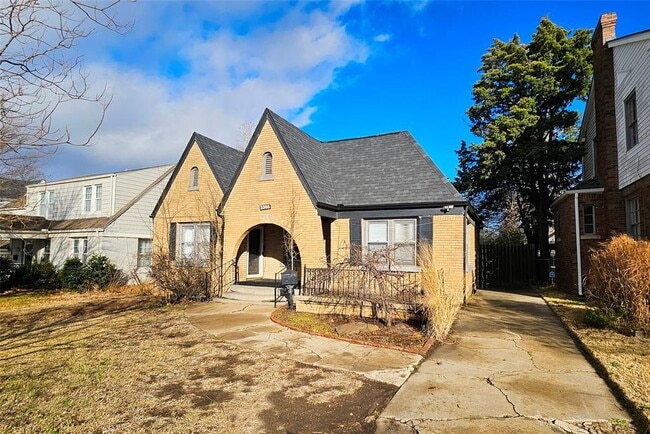 Building Photo - 2305 NW 25th St