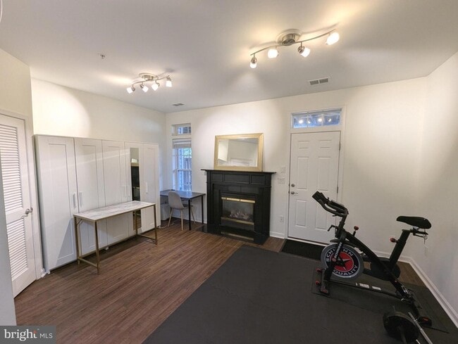 Building Photo - 2922 Huntington Grove Square