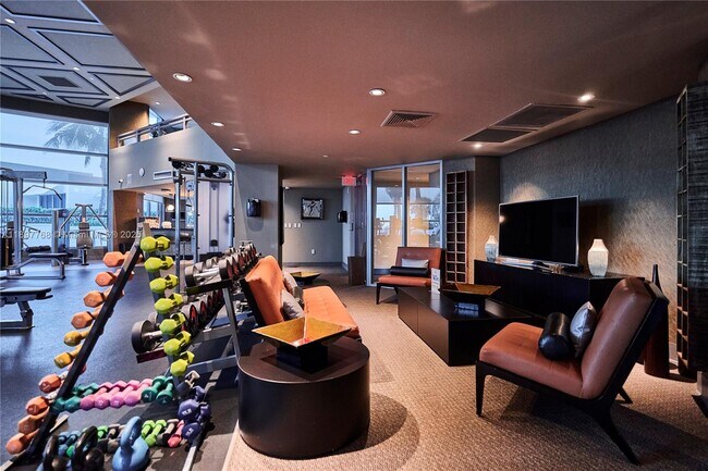 Building Photo - 3101 S Ocean Dr