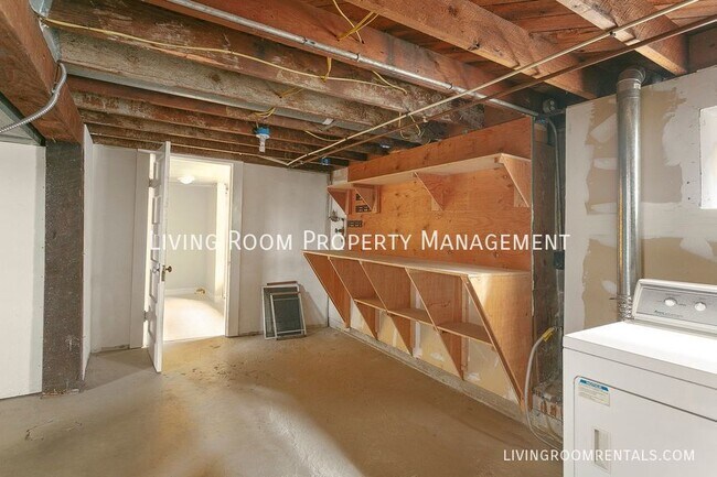 Building Photo - 1525 SE Pershing St