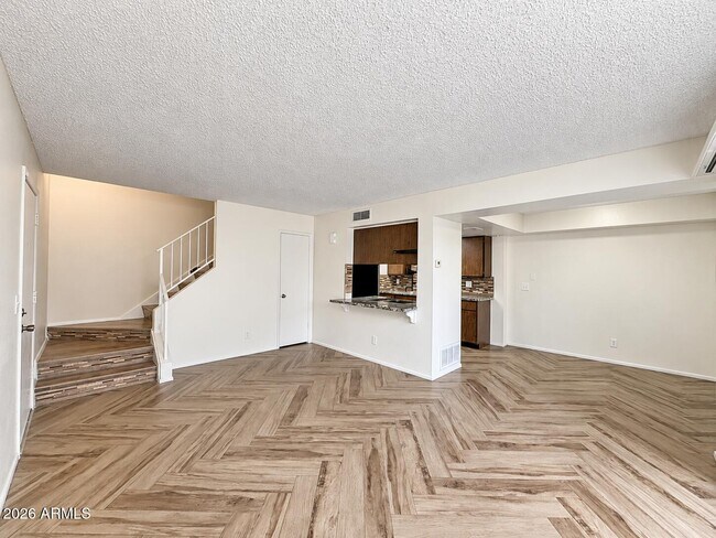 Building Photo - 5934 N 48th Ln