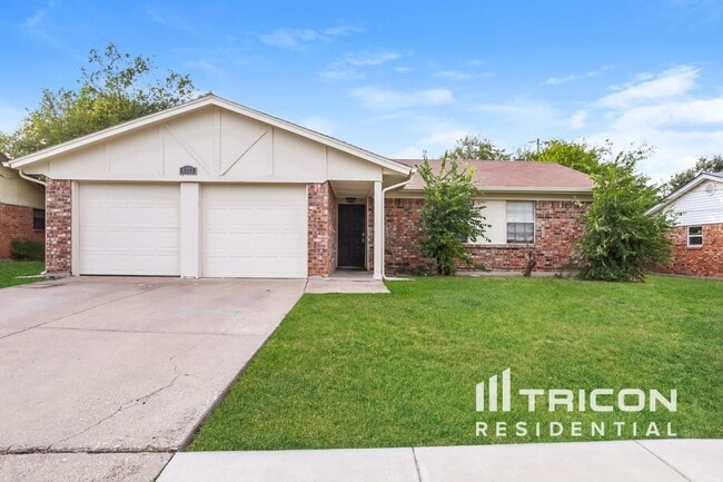 Building Photo - 6212 Douglas Dr