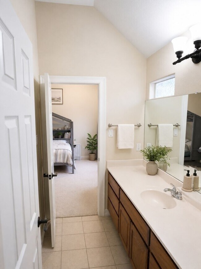 Building Photo - 1129 Castle Path