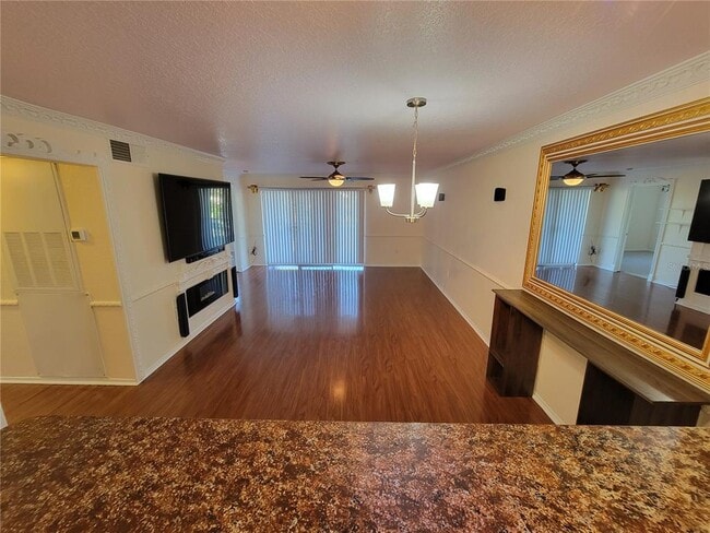 Building Photo - 14013 Fairway Island Dr