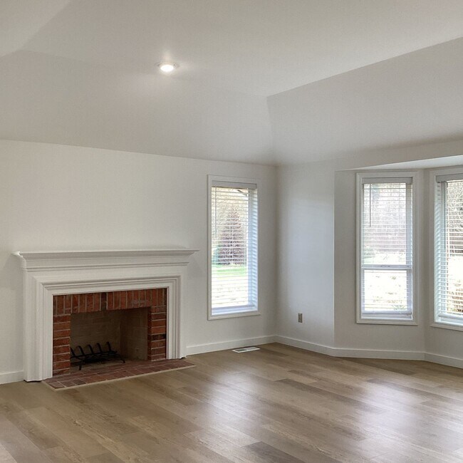 Building Photo - Ranch Style Rambler located in Stannwood