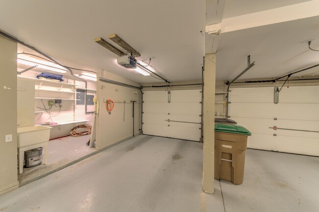 Building Photo - SANDIA HEIGHTS EXECUTIVE RENTAL 2+Story 3B...