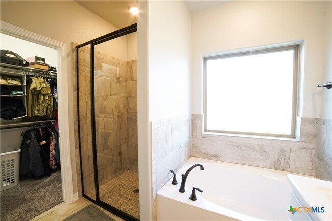Building Photo - 708 Holstein Dr