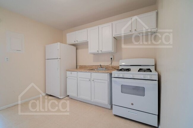 Building Photo - 803/5 Henrietta Ave